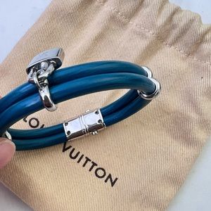 Louis Vuitton Lock blue leather bracelet size small